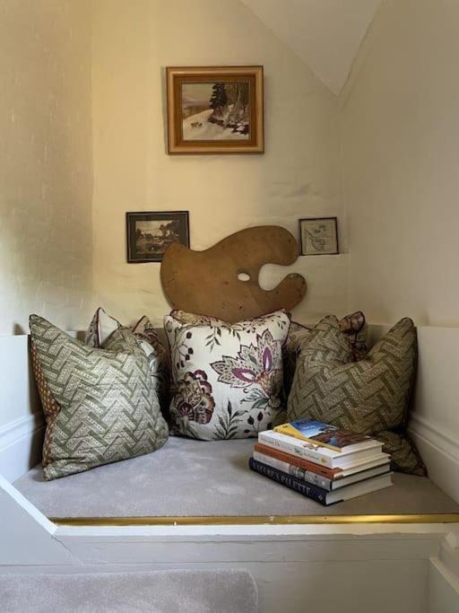 Holiday home Holly Cottage, 2, Northbrook Park, Farnham-up To 6 Adults