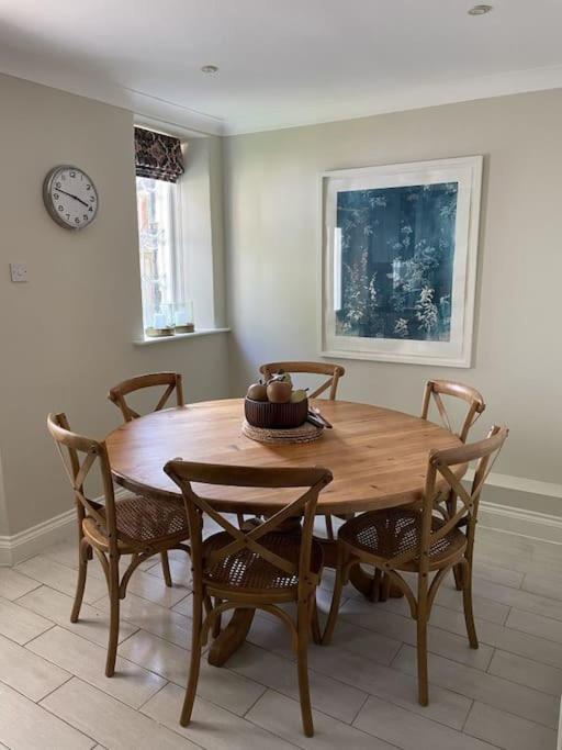 Holiday home Holly Cottage, 2, Northbrook Park, Farnham-up To 6 Adults Farnham (Surrey)