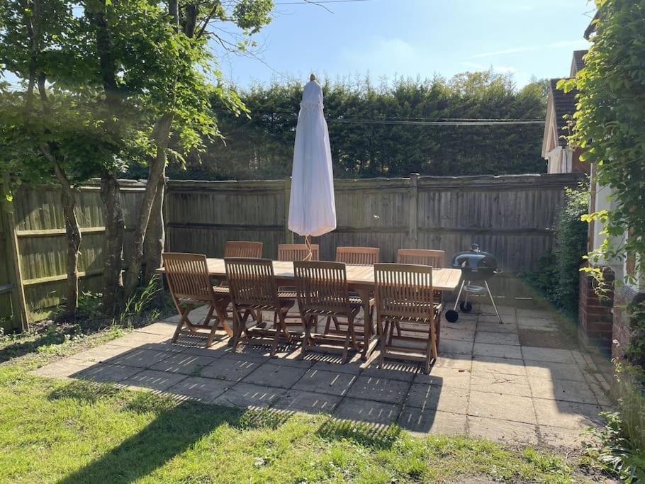 Holly Cottage, 2, Northbrook Park, Farnham-up To 6 Adults Holiday home Farnham (Surrey)